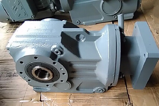 250W伺服電機(jī)減速機(jī)，帶動(dòng)2.5T噸伺服電機(jī)減速機(jī)